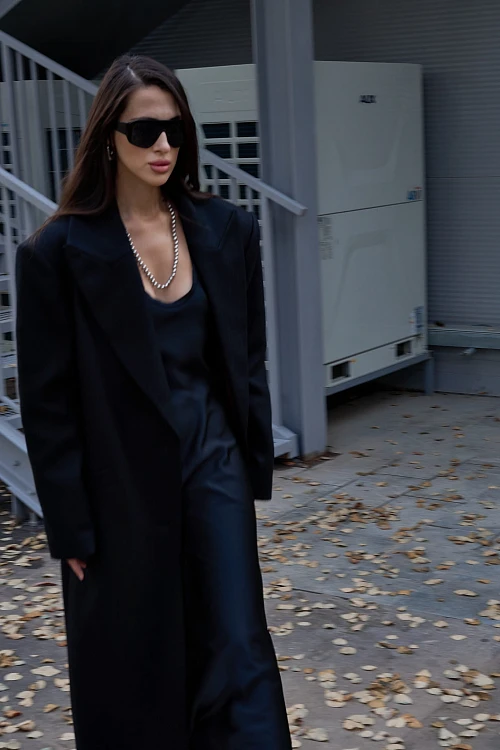 Фото пальто polyhedron "feel it", only deep black color в интернет-магазине POLYHEDRON