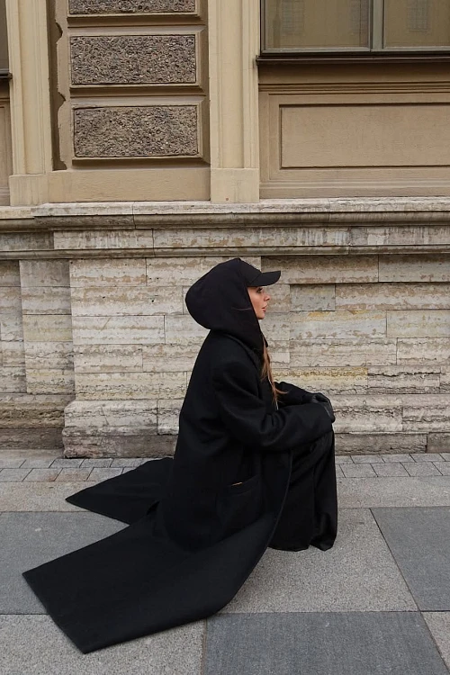 Фото пальто polyhedron "feel it", only deep black color в интернет-магазине POLYHEDRON