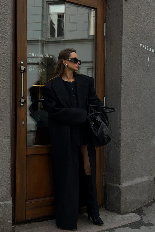 Фото пальто polyhedron "feel it", only deep black color в интернет-магазине POLYHEDRON