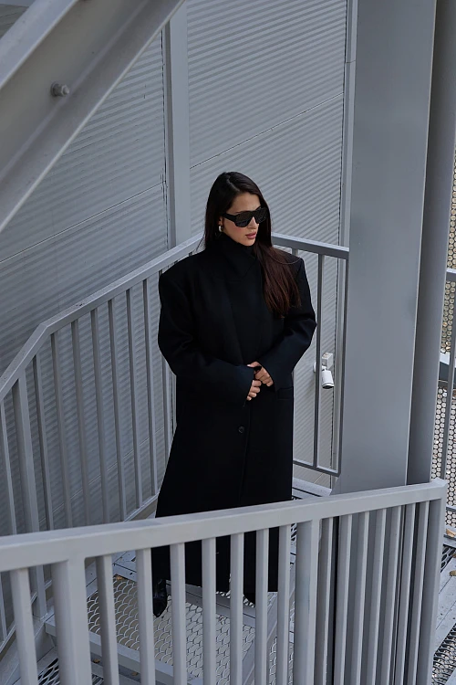 Фото пальто polyhedron "feel it", only deep black color в интернет-магазине POLYHEDRON